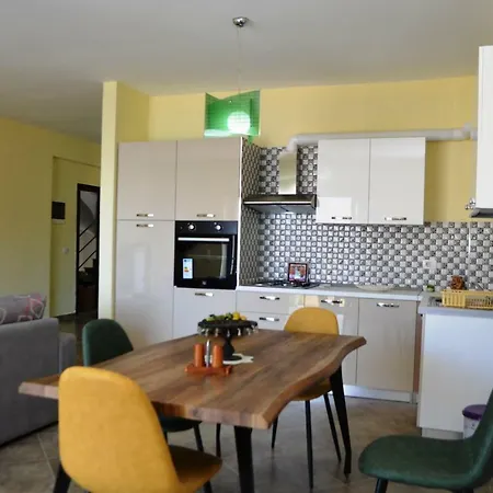Vana Apartment *